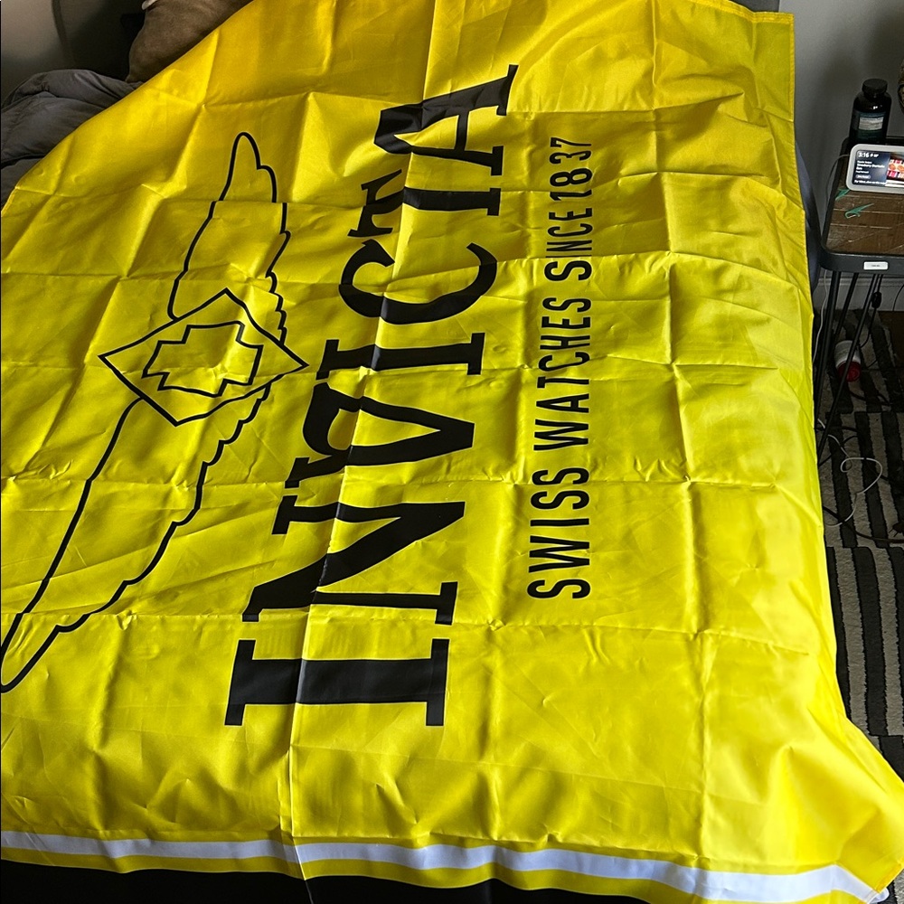Invicta Bold Yellow Display Banner